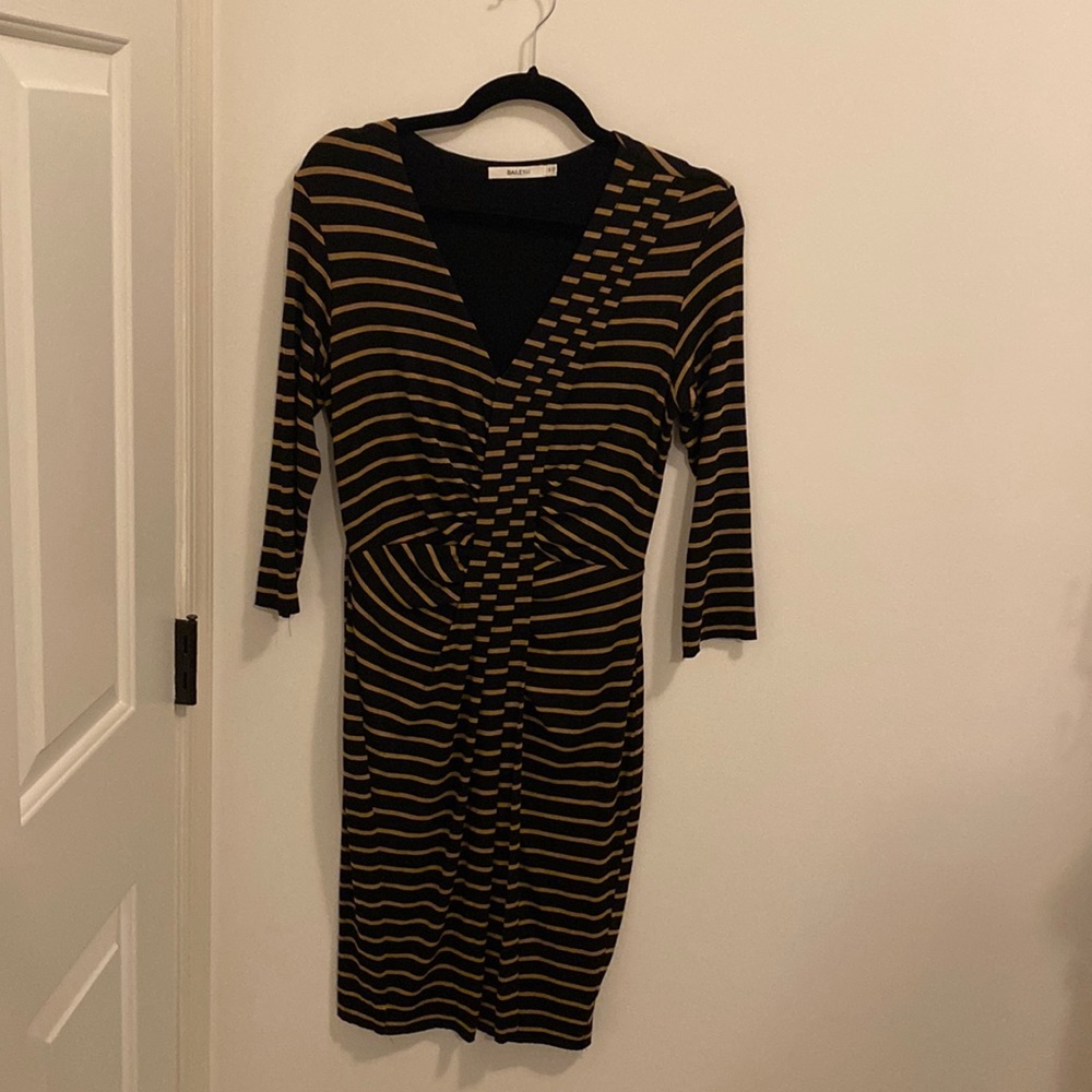 Flattering, chic, and soft Bailey 44 size medium dress.